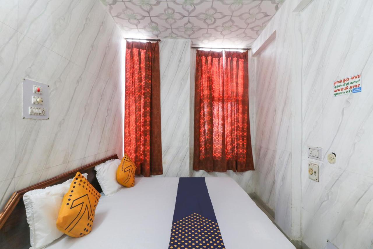 Spot On 67728 Ashish Guest House Jaunpur Kültér fotó