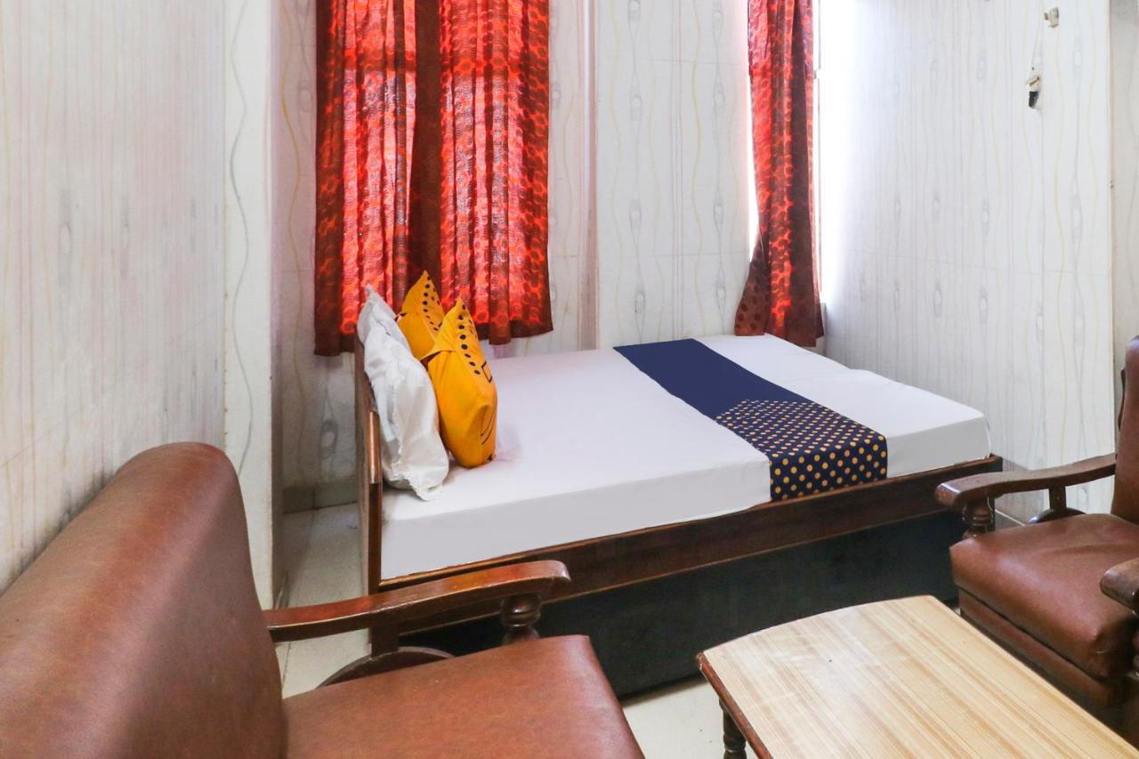 Spot On 67728 Ashish Guest House Jaunpur Kültér fotó